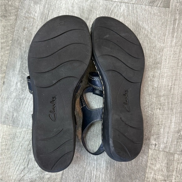 Clarks Strappy Sandals Size 8.5 - Picture 2 of 6